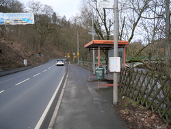 Schnapsbrücke Ende stadtauswärts und Bushaltestelle von Osten
